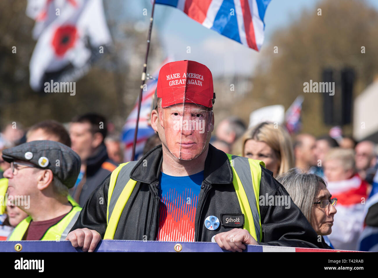 "Nous voulons que notre pays", les manifestants se sont réunis au Parlement place devant les Chambres du Parlement à Westminster en colère contre le Royaume-Uni n'ayant pas encore quitté l'Union européenne. Les manifestants estiment que le gouvernement britannique ne respecte pas le vote démocratique de 17,4 millions de personnes, avec de nombreuses menaces de violence si le sondage vote ne sera pas satisfait Banque D'Images