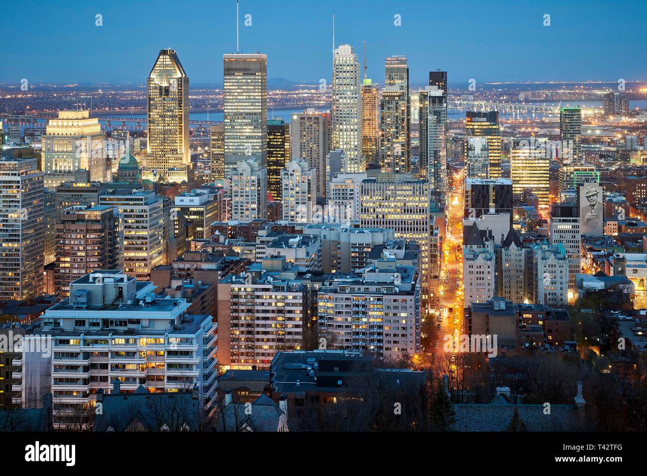 Vue Generale De La Ville De Montreal A La Tombee De La Nuit Montreal Quebec Canada Photo Stock Alamy Vue Generale De La Ville De Montreal A La Tombee De La Nuit Montreal Quebec Canada Photo Stock Alamy