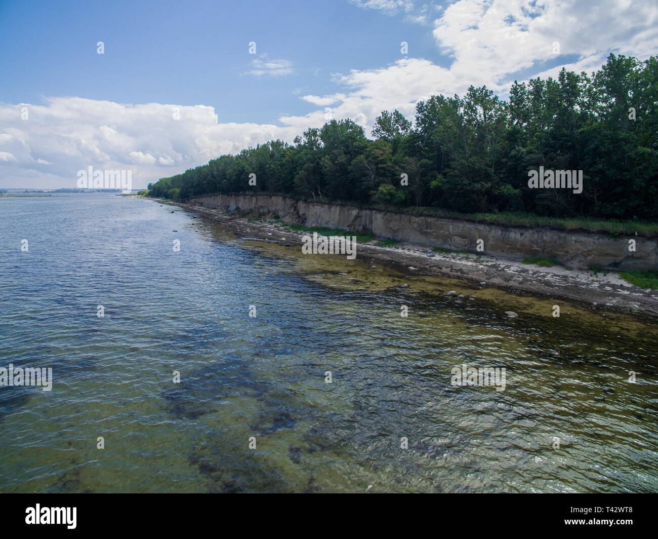 Vue aérienne de la plage magnifique littoral avec des falaises de l'île de Poel, Allemagne Banque D'Images