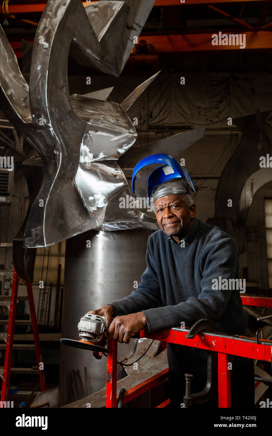 Sculpteur Richard Hunt au son studio de Chicago. Banque D'Images