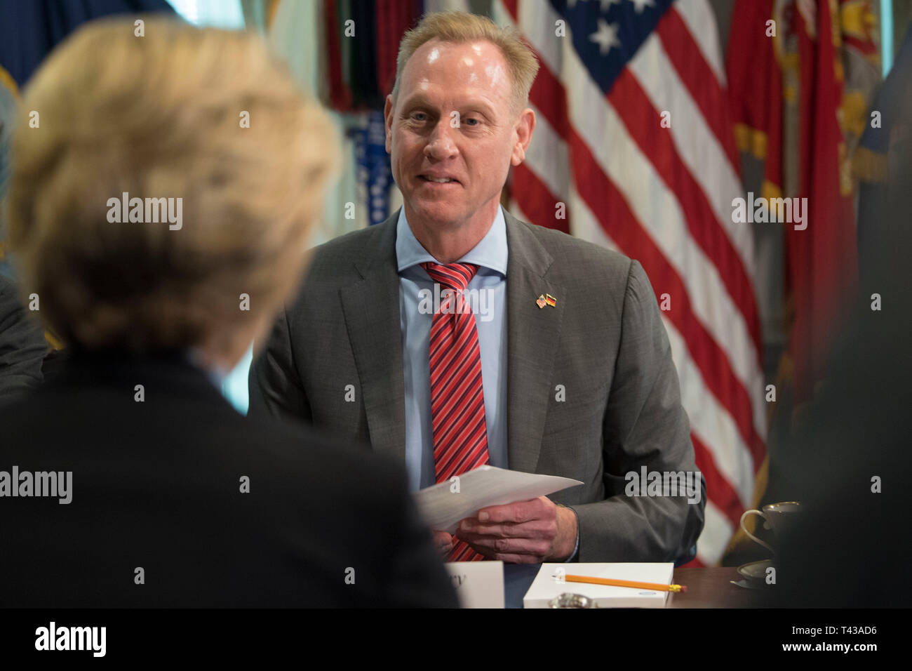 Le Secrétaire de la Défense par intérim des États-Unis Patrick M. Shanahan héberge le Ministre allemand de la défense, Ursula von der Leyen, au Pentagone, Washington, D.C., le 12 avril 2019. (DoD photo par Lisa Ferdinando) Banque D'Images