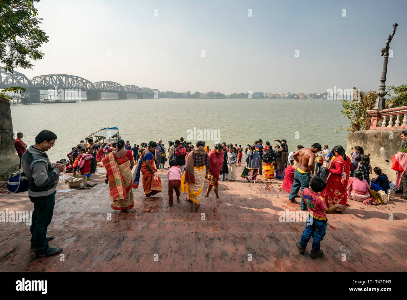 Vue horizontale du kalighat sur les rives de la rivière Hooghly aka à Kolkata Calcutta, Inde. Banque D'Images