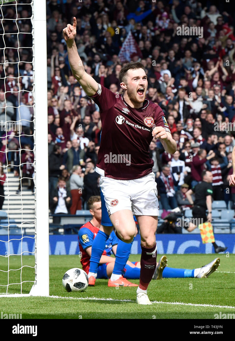 Coeur John Souttar célèbre marquant son deuxième but de côtés du jeu pendant l'écossais William Hill Cup, demi-finale match à Hampden Park, Glasgow. Banque D'Images