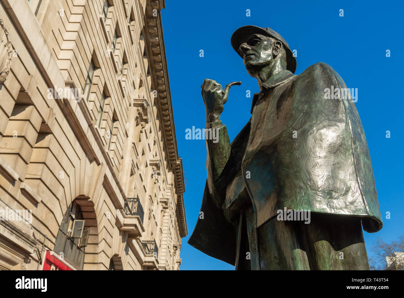 Statue de Sherlock Holmes à l'extérieur de la station de métro Baker Street, London, UK Banque D'Images