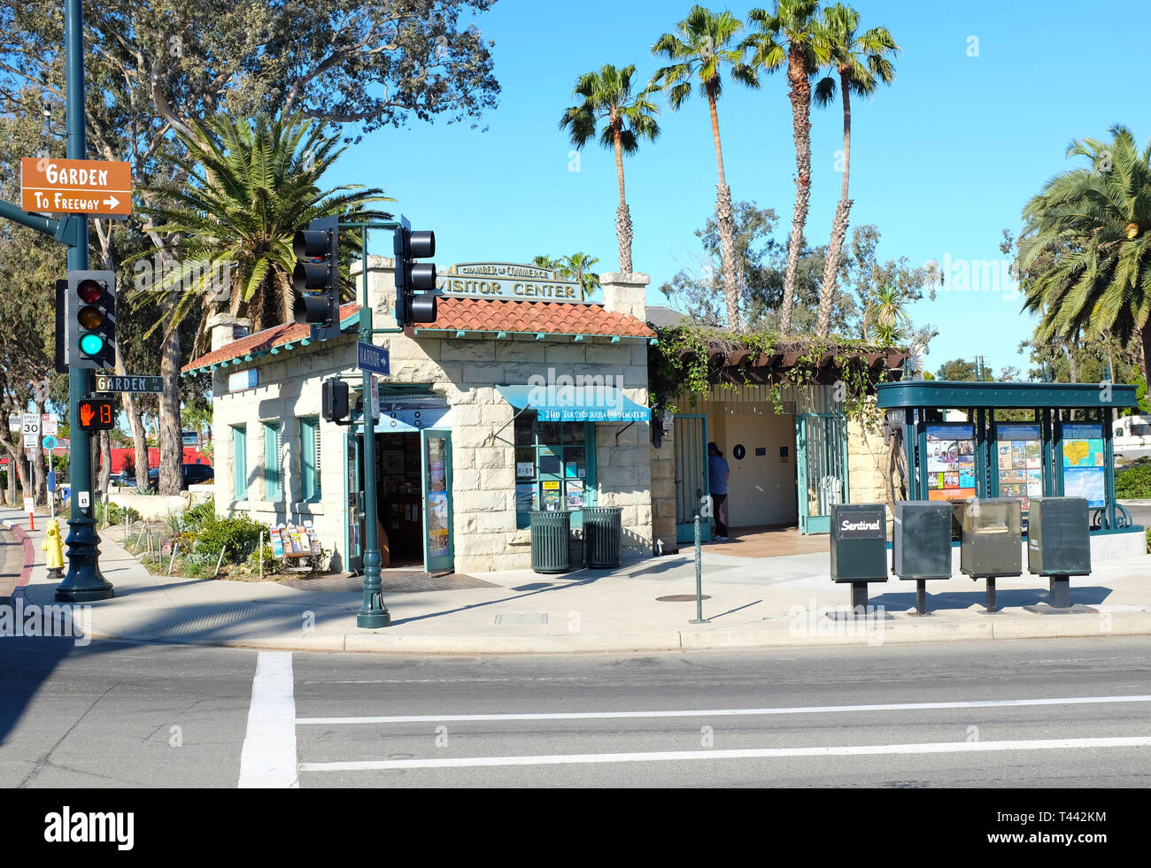 SANTA BARBARA, CALIFORNIE - 12 avril 2019 : Chambre de Commerce de Santa Barbara Visitor Centre est situé au bord de mer un bloc de Stearns Whar Banque D'Images