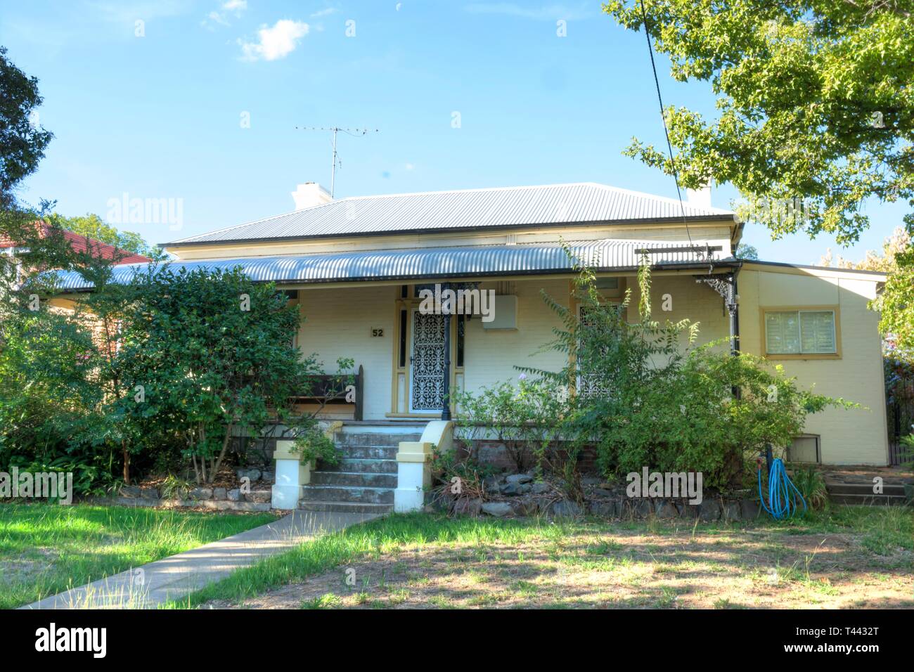Un c1910s cottage suburbain construit au milieu du style victorien. Tamworth NSW Australie. Banque D'Images