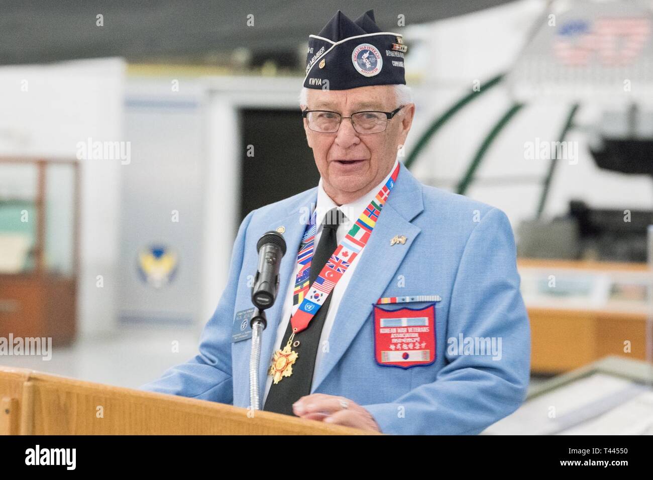 John "Mick" Schroeder, commandant de l'Association des anciens combattants de la guerre de Corée, parle aux participants de la 20e Conférence annuelle de Ruck Chosin sur mars 16 mars 2019, au Musée de l'Air Mobility Command sur la base aérienne de Dover, Delaware Chaque année, les profits de la course sont reversés à l'Association des anciens combattants de la guerre de Corée. Banque D'Images John "Mick" Schroeder, commandant de l'Association des anciens combattants de la guerre de Corée, parle aux participants de la 20e Conférence annuelle de Ruck Chosin sur mars 16 mars 2019, au Musée de l'Air Mobility Command sur la base aérienne de Dover, Delaware Chaque année, les profits de la course sont reversés à l'Association des anciens combattants de la guerre de Corée. Banque D'Images
