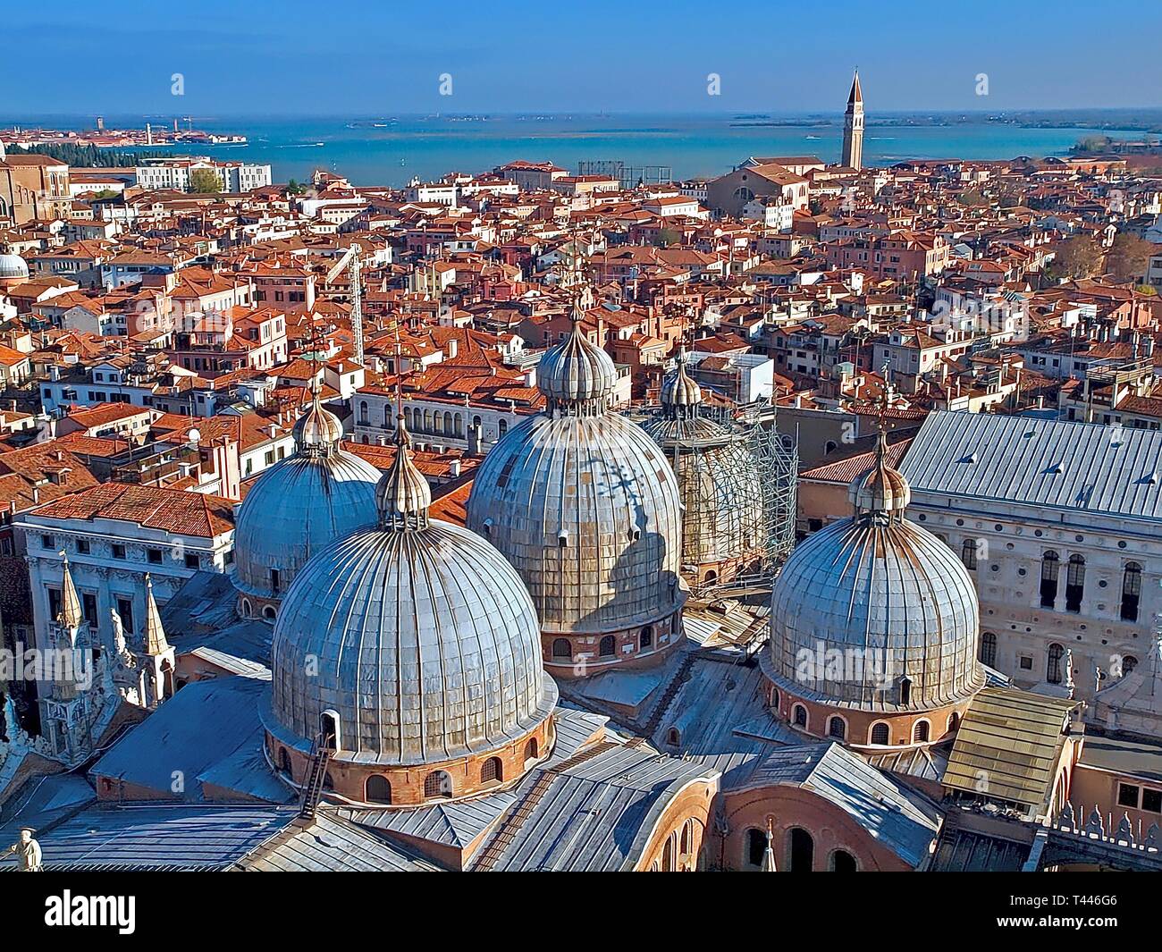 Vue aérienne sur les toits de Saint Marc à Venise Banque D'Images