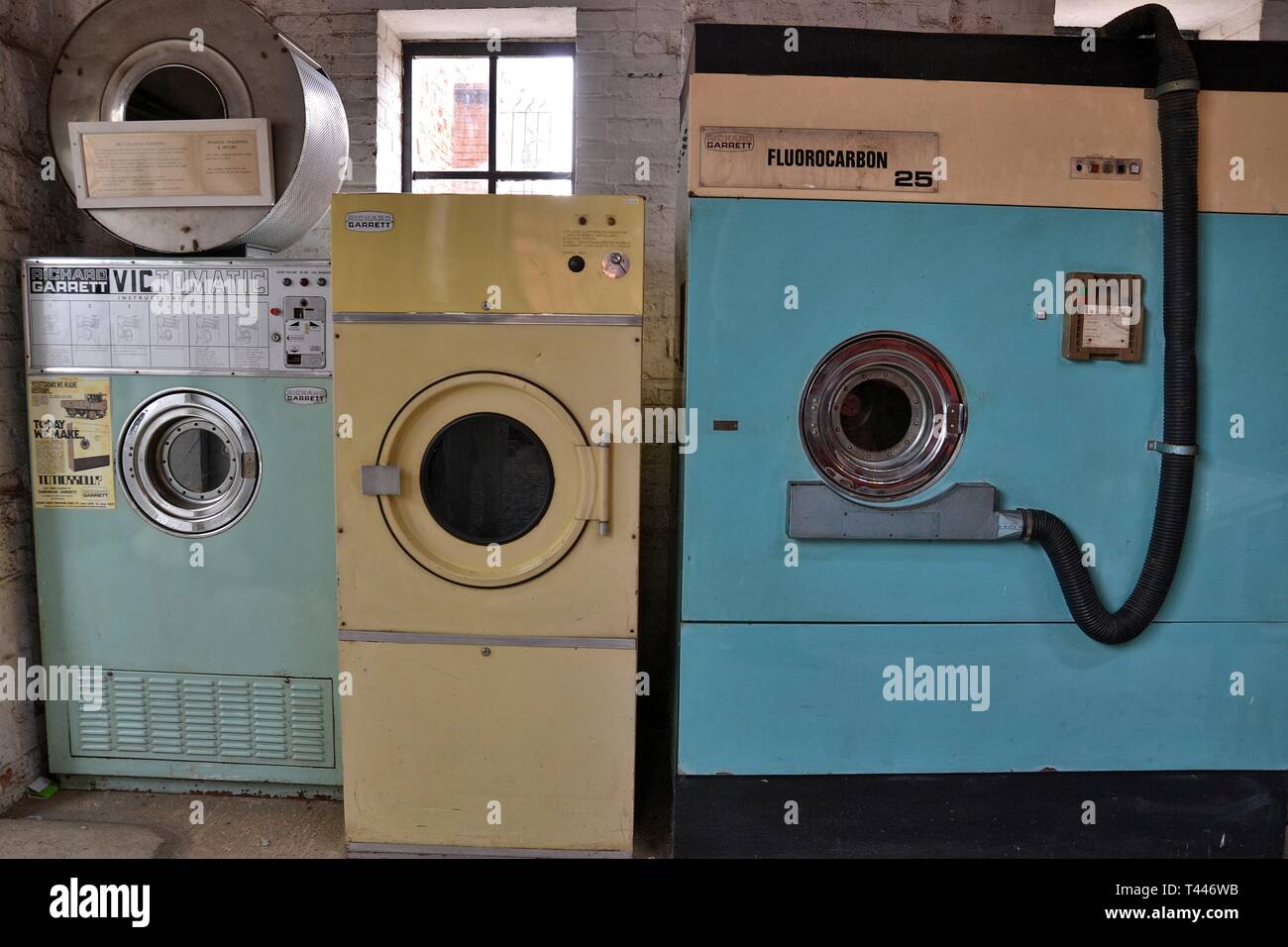 Machines de nettoyage à sec Banque de photographies et d'images à haute  résolution - Alamy