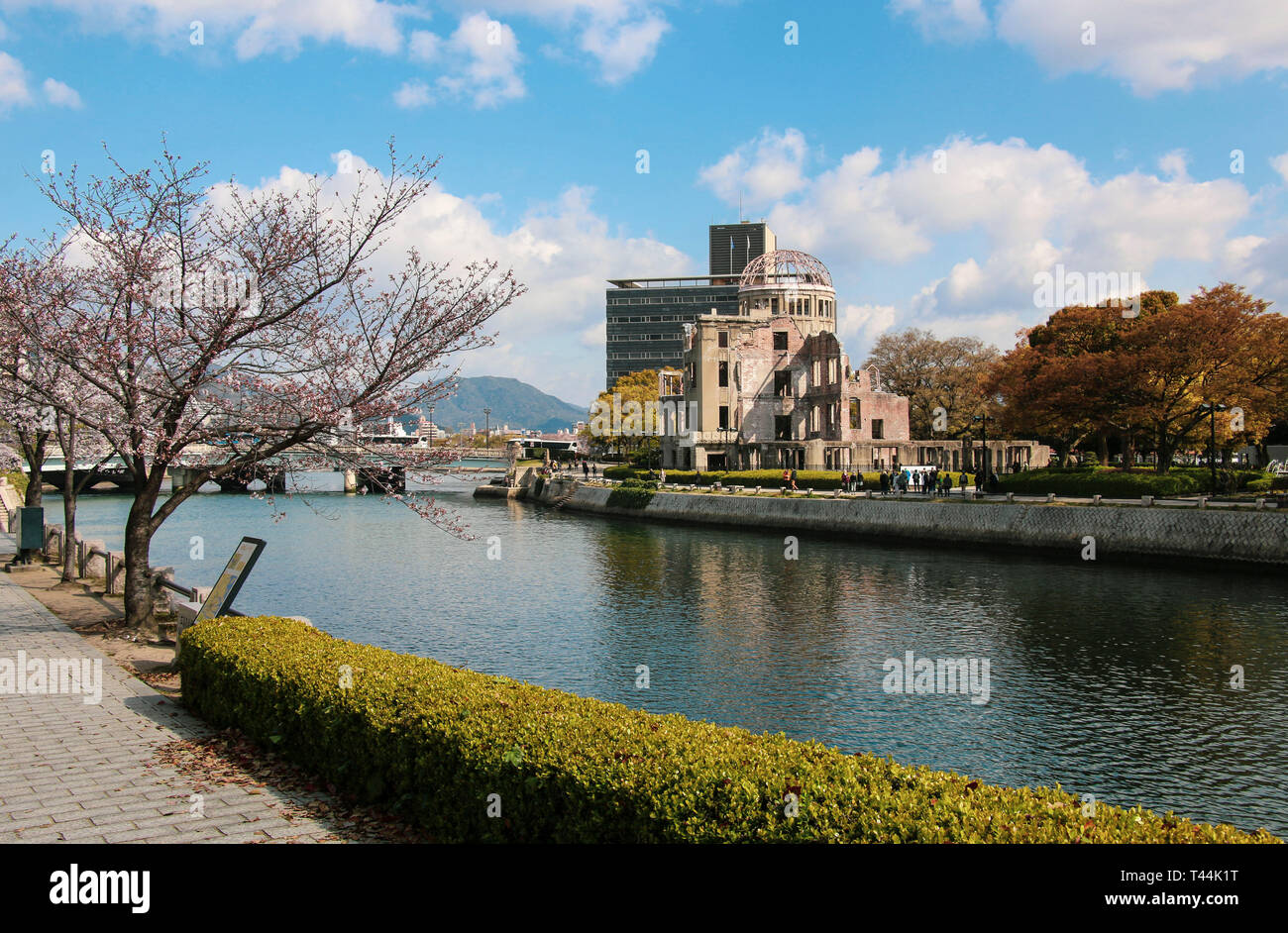 HIROSHIMA, JAPON - 01 avril 2019 : Dôme de la bombe atomique ou a-bomb dome (Genbaku-mae) , une partie de l'Hiroshima Peace Memorial Park à Hiroshima, Japa Banque D'Images