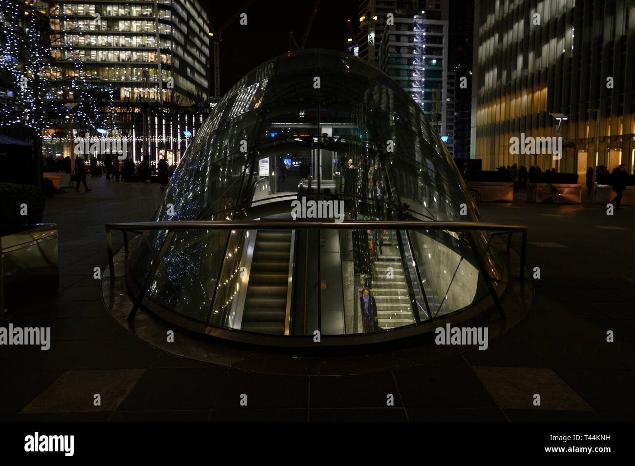 Sortie d'entrée du métro à Canary Wharf à Londres Banque D'Images