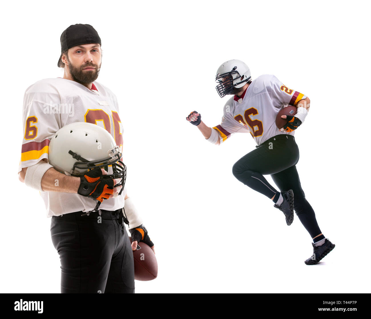 Joueur de football américain barbu posant en uniforme blanc Banque D'Images