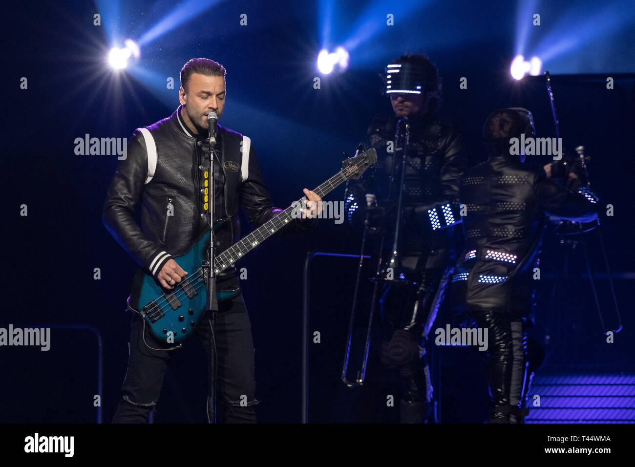 12 avril 2019 - Chicago, Illinois, États-Unis - Chris Wolstenholme de Muse au cours de la théorie de la Simulation Tour à United Center de Chicago, Illinois (crédit Image : © Daniel DeSlover/Zuma sur le fil) Banque D'Images