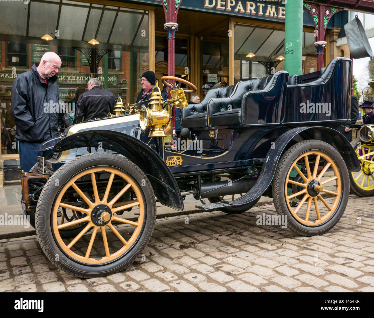 Beamish Museum, Beamish, comté de Durham, Angleterre, Royaume-Uni, 13 avril 2019. Beamish jour vapeur : Vintage 1903 de Dion Bouton Napoléon sur l'affichage à l'Beamish Musée Vivant Banque D'Images