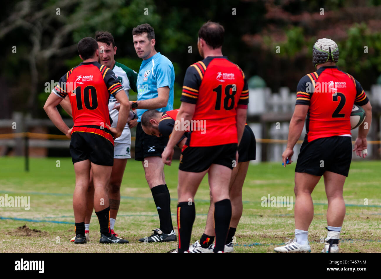 Southern Pines, North Carolina, USA. 13 avr, 2019. 13 avril 2019 - Southern Pines, NC, USA - .Men's rugby action entre les pins du sud "grands cônes'' et 'Atlanta renégats'' dans le premier tour de la Caroline du Rugby Union géographique D2 playoffs à Twin ferme des champs. Southern Pines a battu Atlanta, 29-19 et jouera l'Atlanta 'vieux'' Blanc la semaine prochaine à Atlanta. Credit : Timothy L. Hale/ZUMA/Alamy Fil Live News Banque D'Images