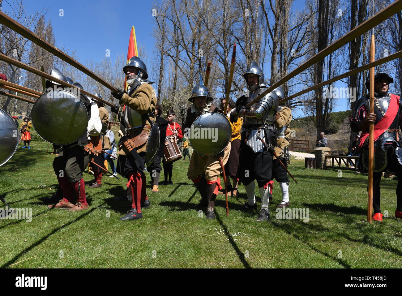 Acteurs historiques vu prendre part à une reconstitution de la guerre des communautés de Castille en Soria, région de Castilla y León, Espagne. La Révolte des Comuneros ou la guerre des communautés de Castille, 1520-1521 a été un soulèvement de citoyens de Castille contre le règne du roi Charles V et son administration. Juan Lopez de Padilla (1490-1521), Juan Bravo (ch. 1483-1521) et Francisco Maldonado (1480-1521), les leaders de la révolte, ont été exécutés en Villalar de los Comuneros en 1521. Banque D'Images
