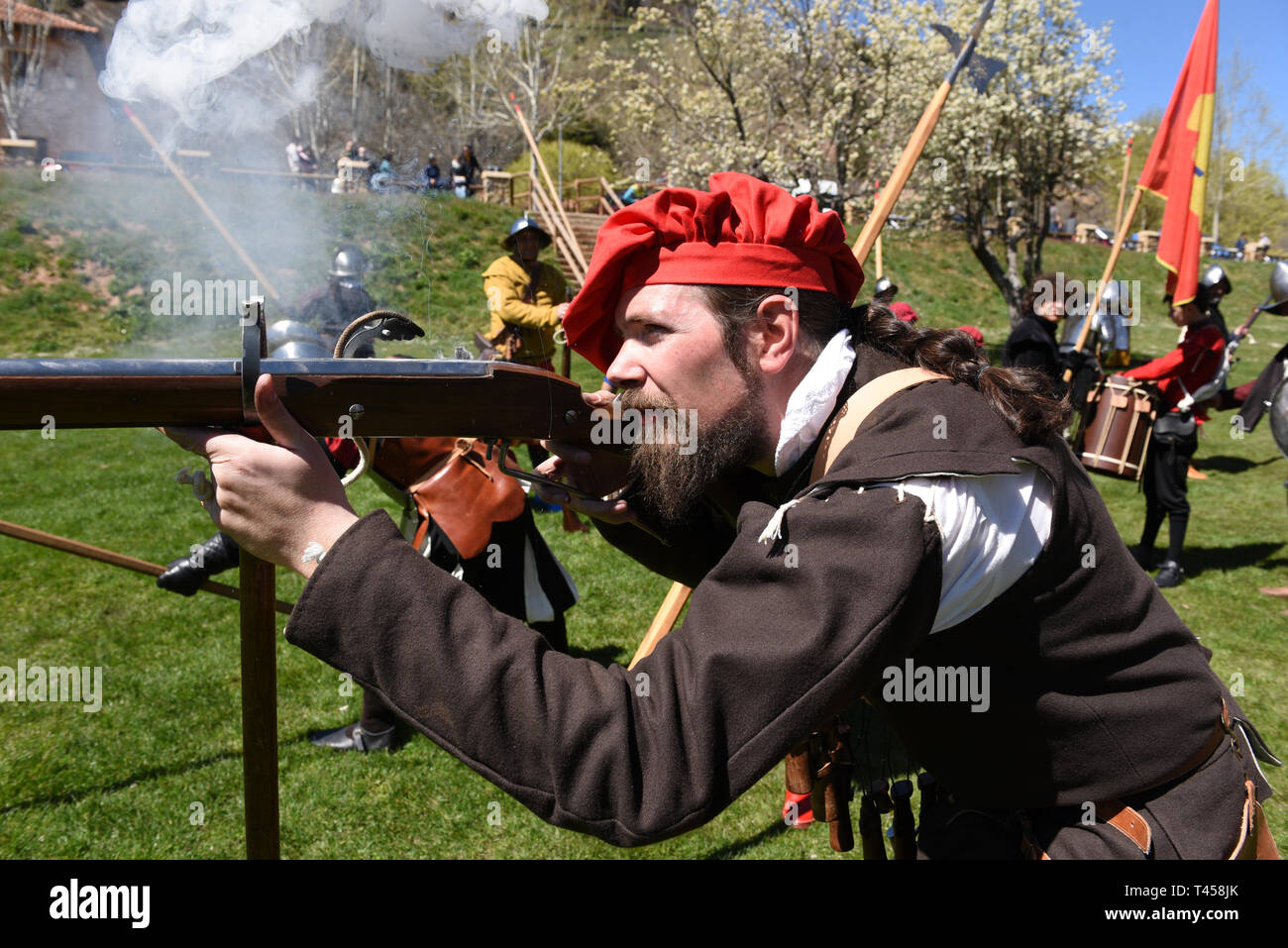 Un acteur historique vu prendre part à une reconstitution de la guerre des communautés de Castille en Soria, région de Castilla y León, Espagne. La Révolte des Comuneros ou la guerre des communautés de Castille, 1520-1521 a été un soulèvement de citoyens de Castille contre le règne du roi Charles V et son administration. Juan Lopez de Padilla (1490-1521), Juan Bravo (ch. 1483-1521) et Francisco Maldonado (1480-1521), les leaders de la révolte, ont été exécutés en Villalar de los Comuneros en 1521. Banque D'Images