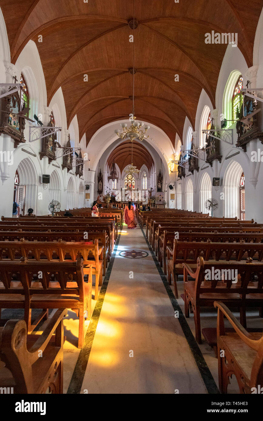 Vue verticale à l'intérieur de cathédrale Saint-Thomas à Chennai, Inde. Banque D'Images