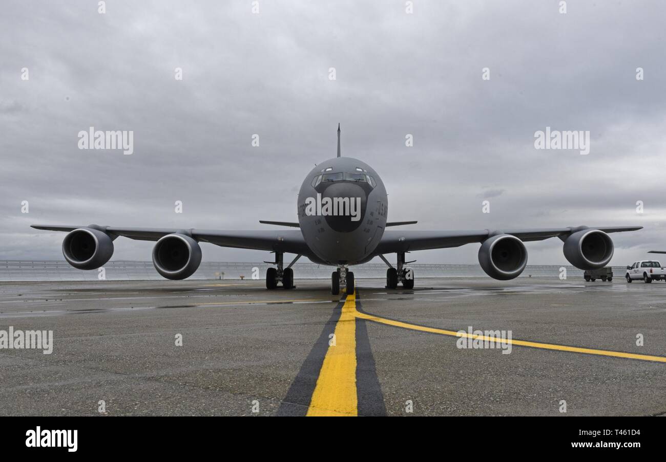 Un KC-135 Stratotanker de Fairchild Air Force Base, Texas, se trouve sur la piste lors d'une installation de qualité de la Mission de l'exercice dans Beale Air Force Base, en Californie, le 27 février, 2019. IMAX est un exercice de préparation utilisée pour valider et améliorer les aviateurs de Fairchild capacité à fournir rapidement à la mobilité mondiale. Plus de 100 aviateurs canadiens ont participé à la planification et l'exécution de l'exercice pour améliorer leur préparation aux missions. Banque D'Images