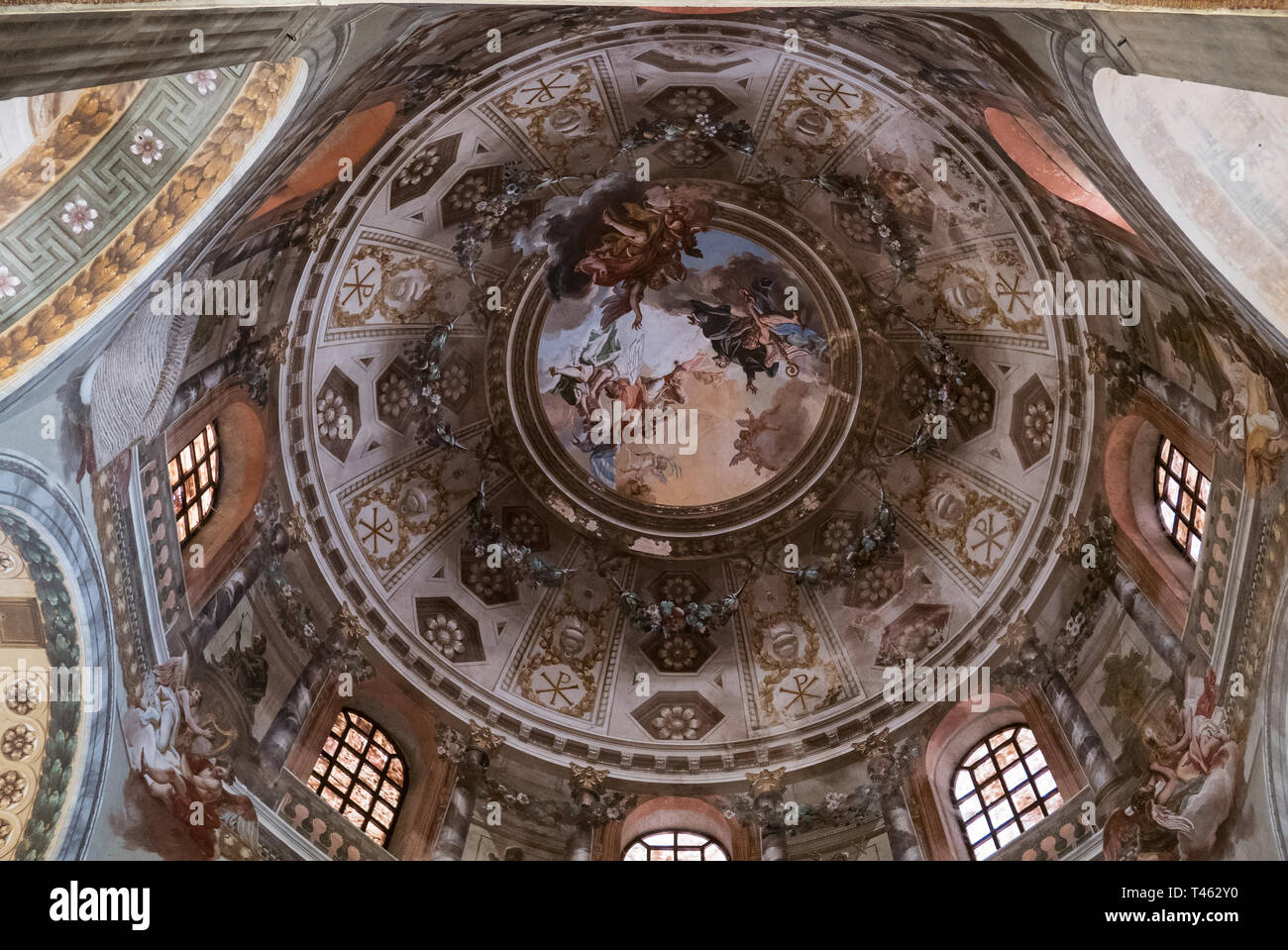 RAVENNA, ITALIE 03 AOÛT 2018 : mosaïques de la Basilique de San Vitale à Ravenne Banque D'Images