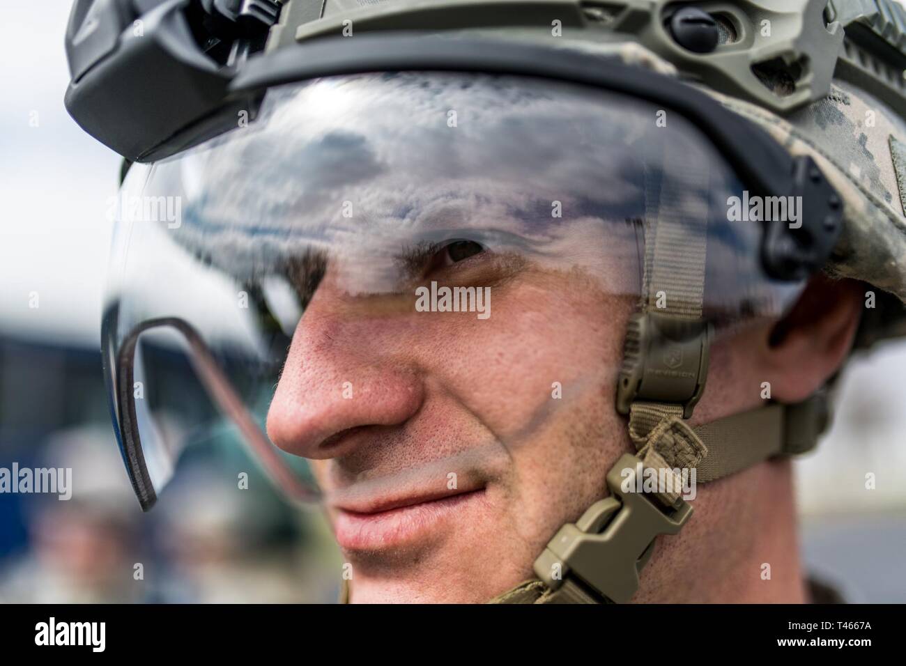 Navigant de première classe avec la marque Dehaven 167e Escadron des Forces de sécurité, West Virginia Air National Guard, participe à la gestion des foules au centre de formation Tuteur de Géorgie au cours de l'exercice du Patriot, le 4 mars, 2019. PATRIOT est une des opérations nationales en cas de catastrophe l'exercice de formation menée par des unités de la Garde Nationale en collaboration avec les administrations fédérale, provinciales et locales des organismes de gestion des urgences et premiers intervenants. Banque D'Images