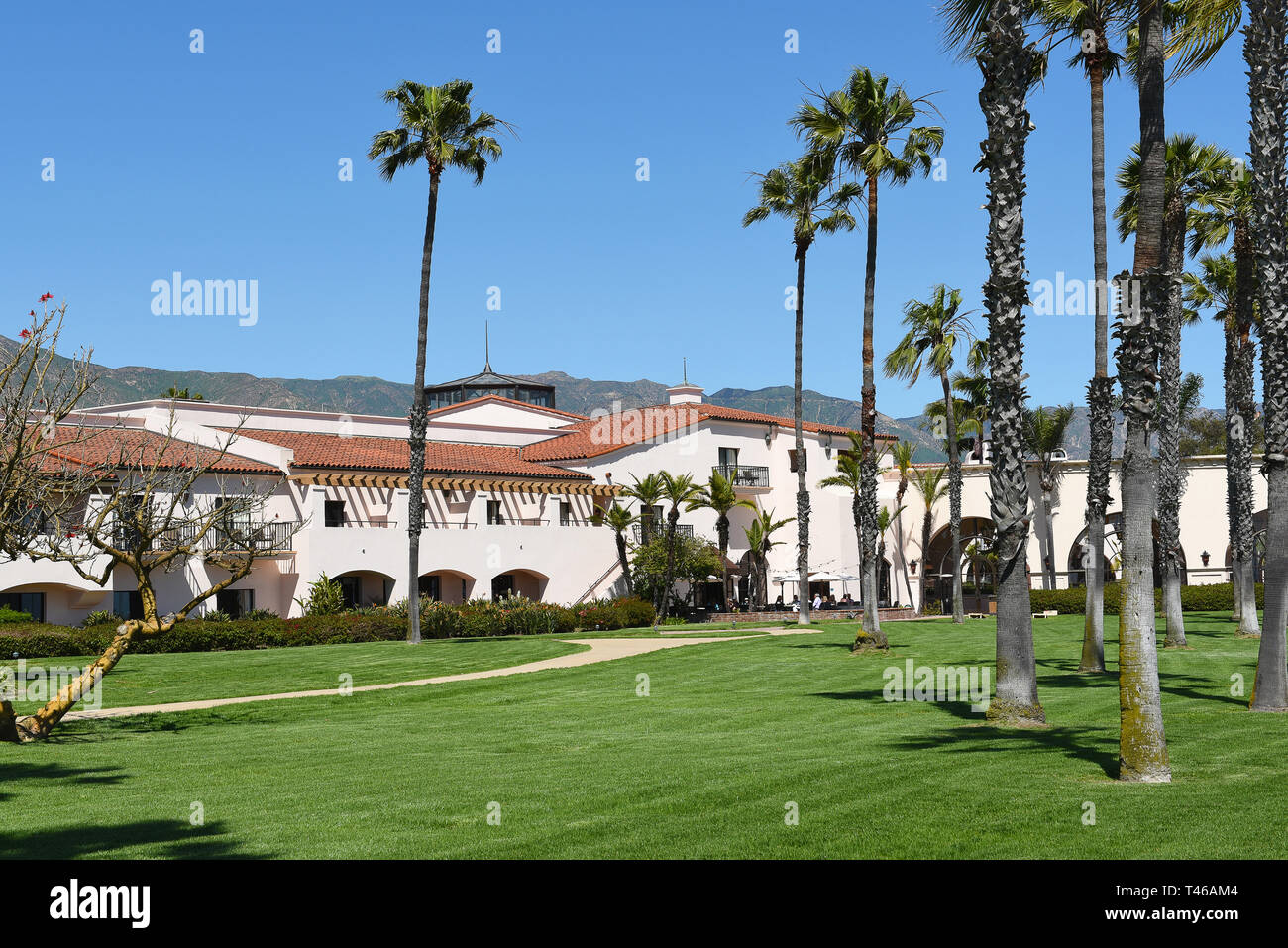 SANTA BARBARA, CALIFORNIE - Le 11 avril 2019 : Hilton Santa Barbara Beachfront Resort, situé à quelques minutes du centre-ville avec une vue imprenable de veille Banque D'Images