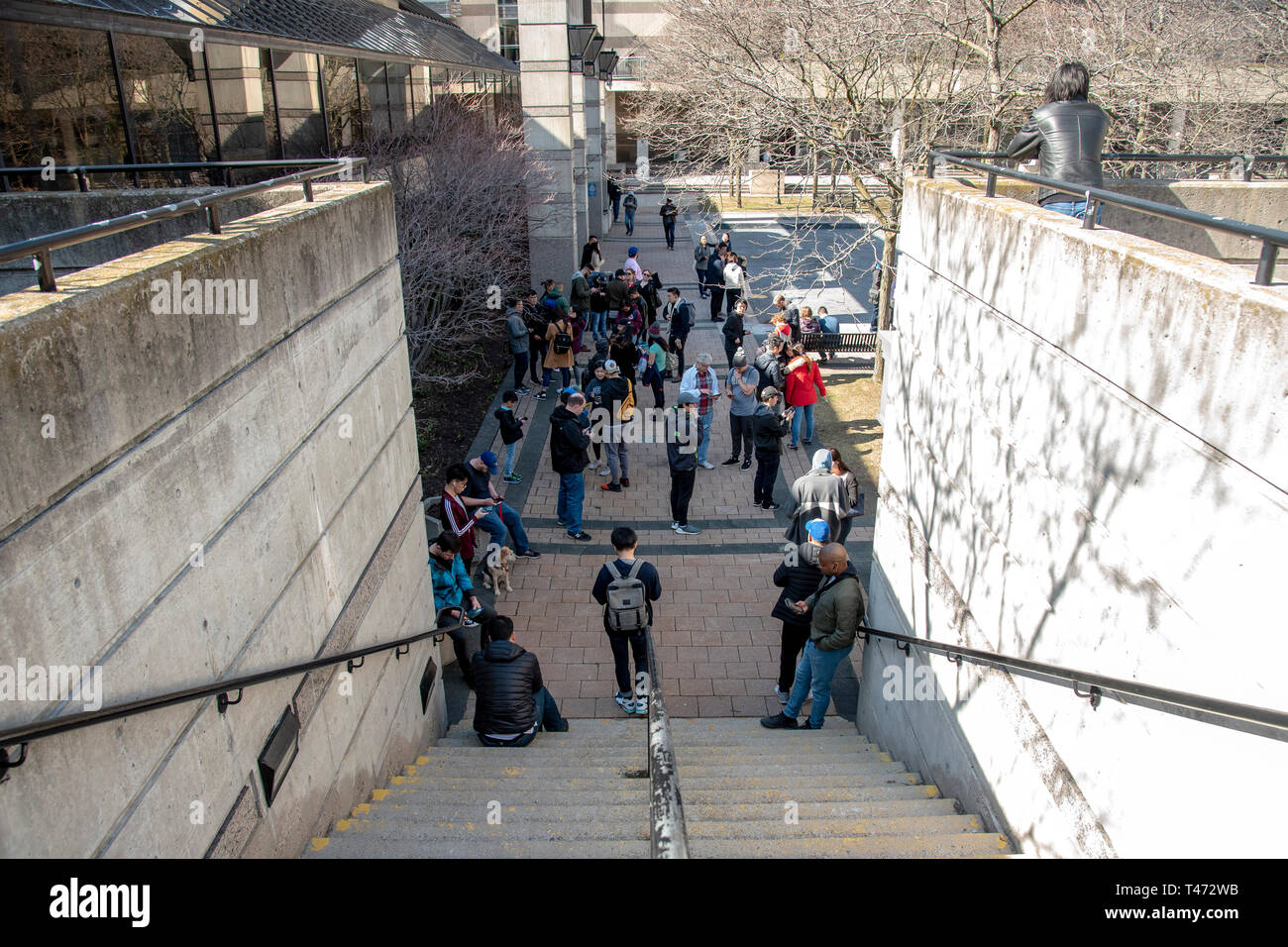 Toronto, Canada. 13 avril 2019. Les joueurs participent à Pokemon Rendez 2019 avril Journée communautaire à Mel Lastman Square de Toronto. Dominic Chan/EXimages Banque D'Images