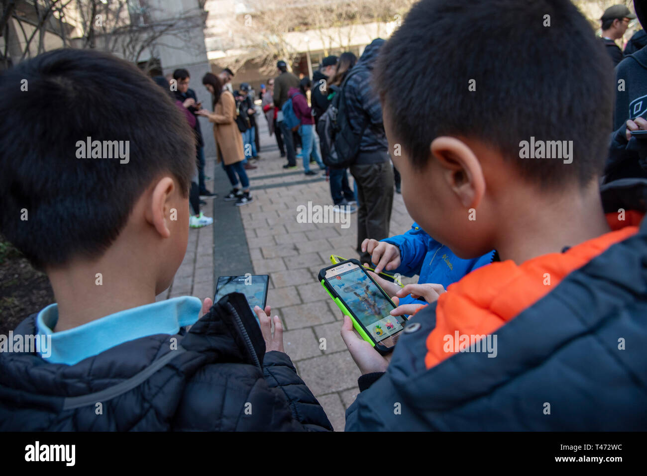 Toronto, Canada. 13 avril 2019. Les joueurs participent à Pokemon Rendez 2019 avril Journée communautaire à Mel Lastman Square de Toronto. Dominic Chan/EXimages Banque D'Images