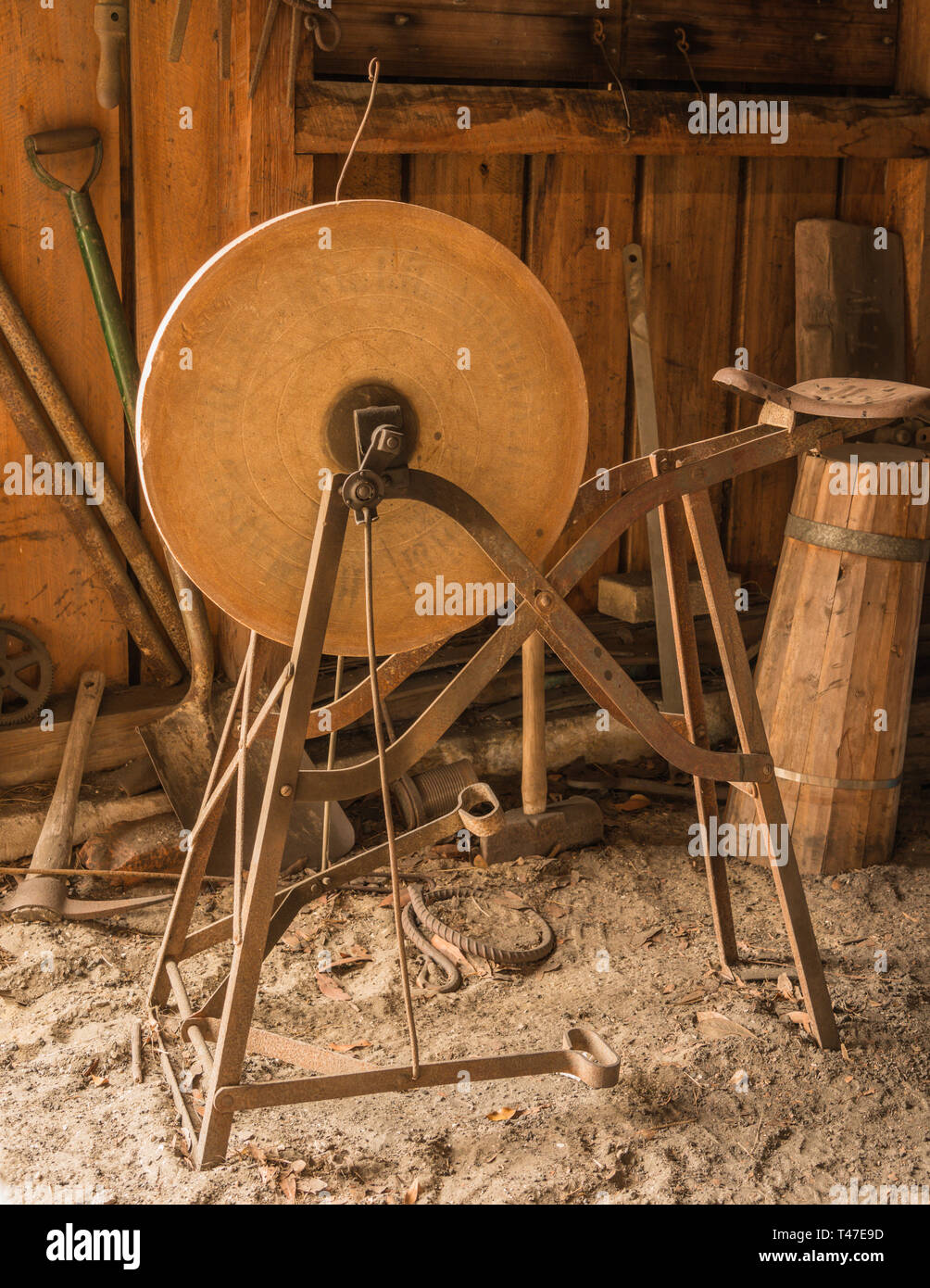 Meule à Aiguiser Ancienne - Outils à Main Vintage - Occasion Fonctionnelle