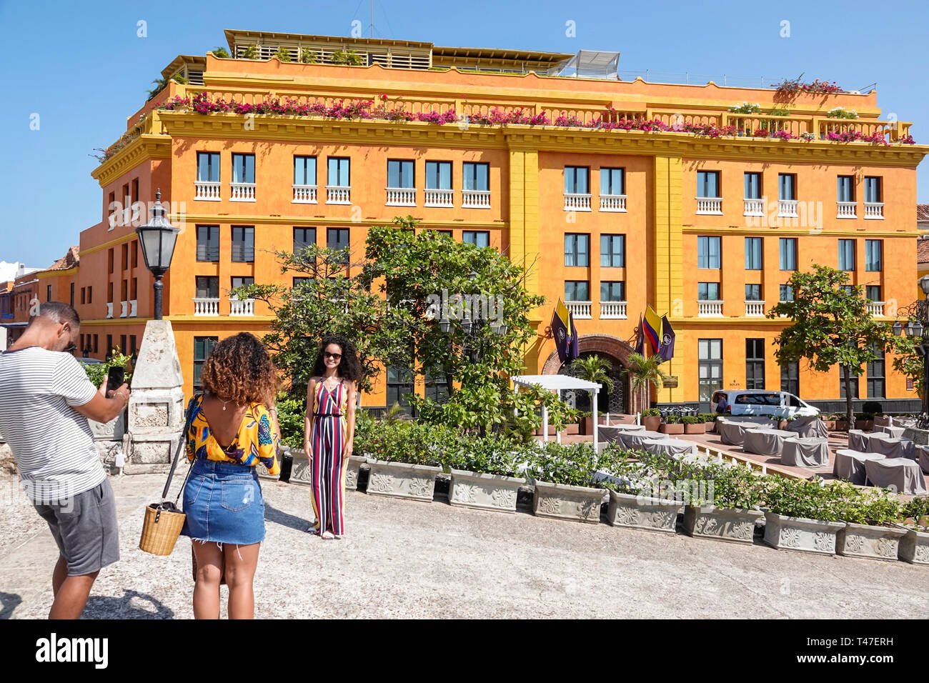 Cartagena Colombie,Hôtel Charleston Santa Teresa,hôtel,extérieur de bâtiment,résident hispanique,résidents,homme hommes,femme femmes,pose pour la photo, Banque D'Images