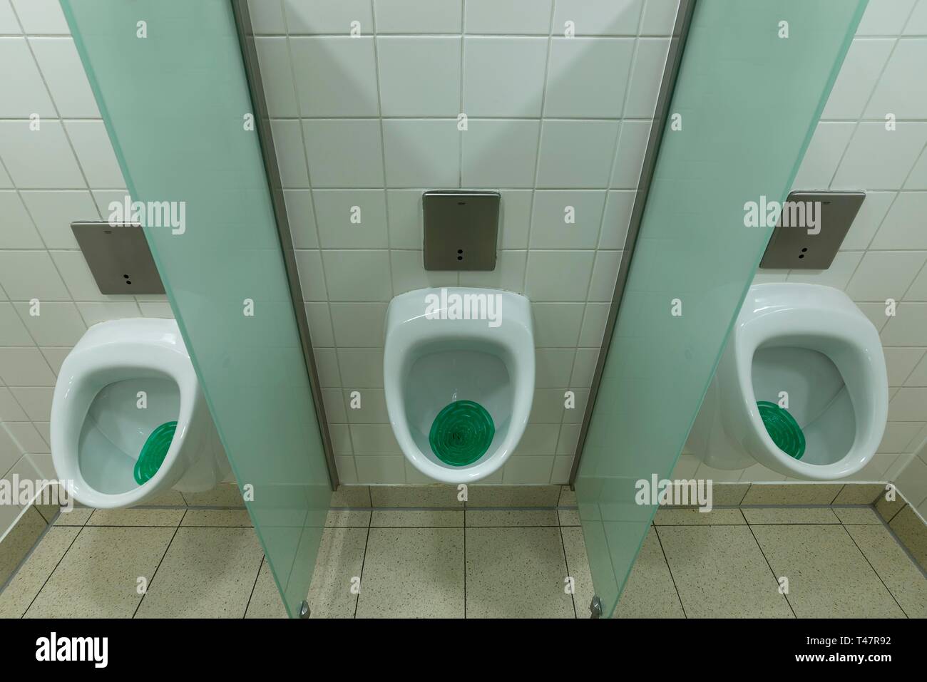 Sur un des urinoirs toilettes hommes, Allemagne Banque D'Images