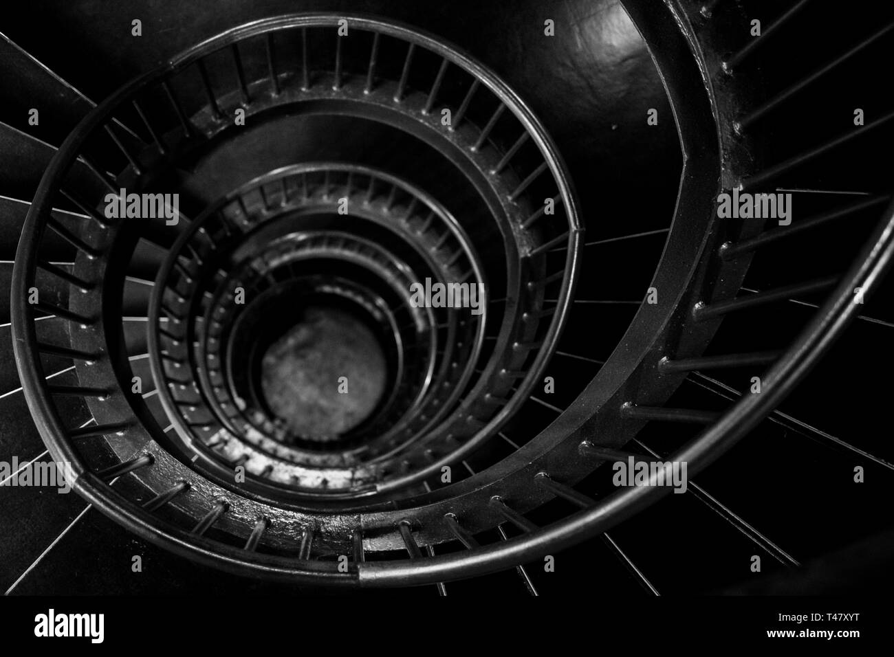 Vue de l'escalier peint en noir à la Zeitz Mocaa Musée d'Art Contemporain d'Afrique, sur le V&A Waterfront, Cape Town, Afrique du Sud. Banque D'Images