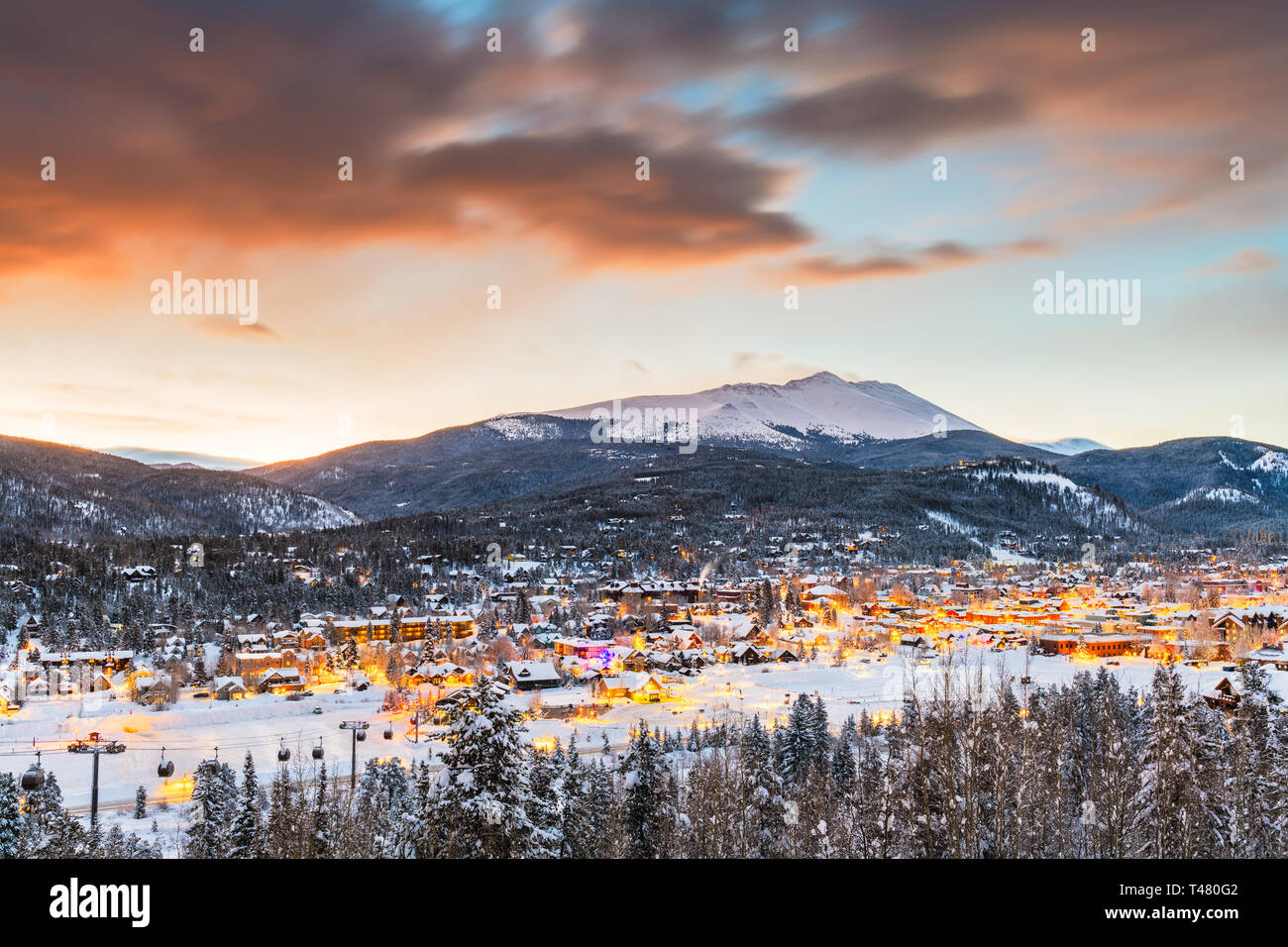 Breckenridge, Colorado, USA ville skyline en hiver à l'aube. Banque D'Images