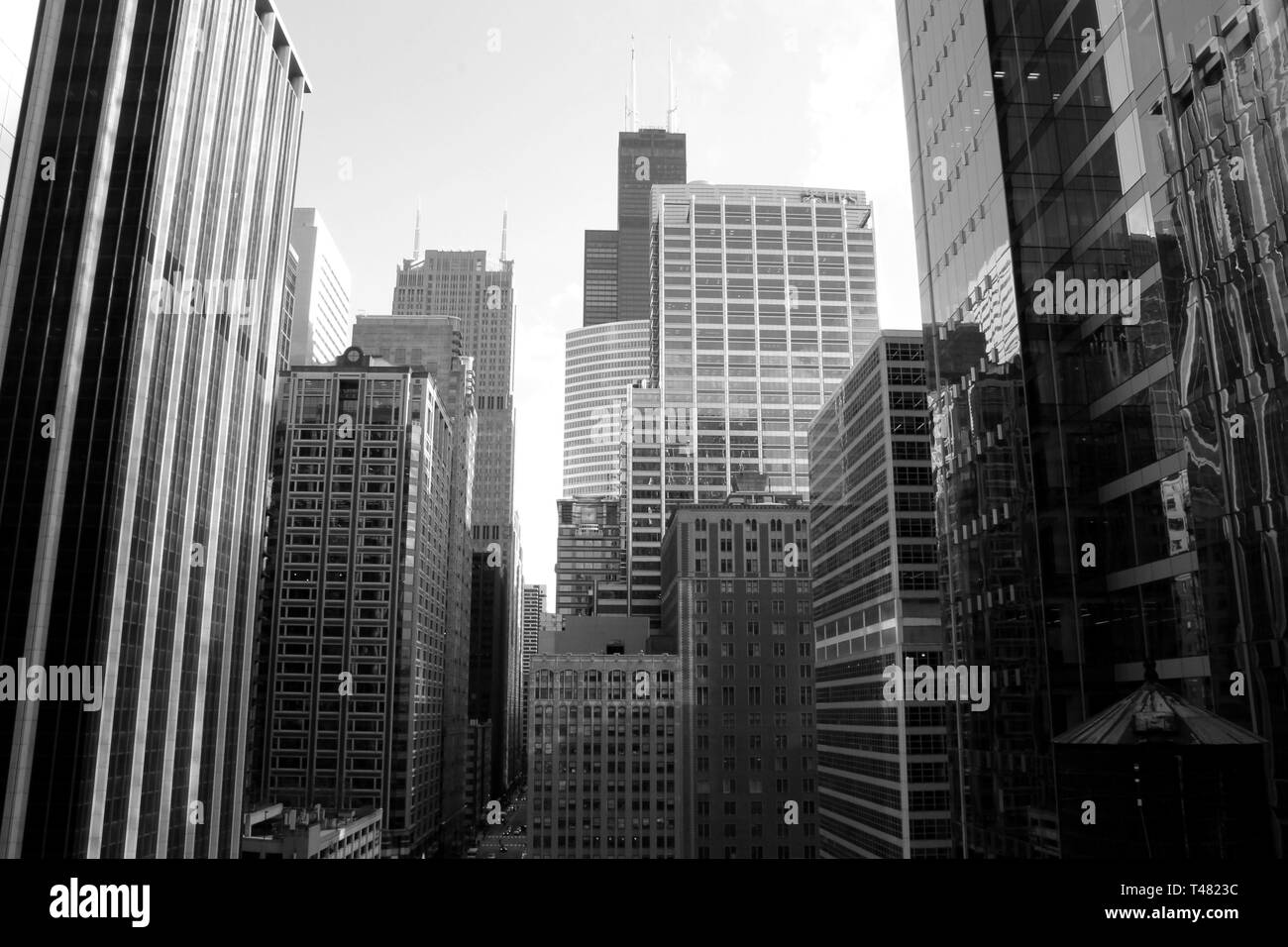 Donnant sur Franklin St, dans le centre-ville de Chicago. La Willis Tower / Sears est dans l'arrière-plan. Banque D'Images