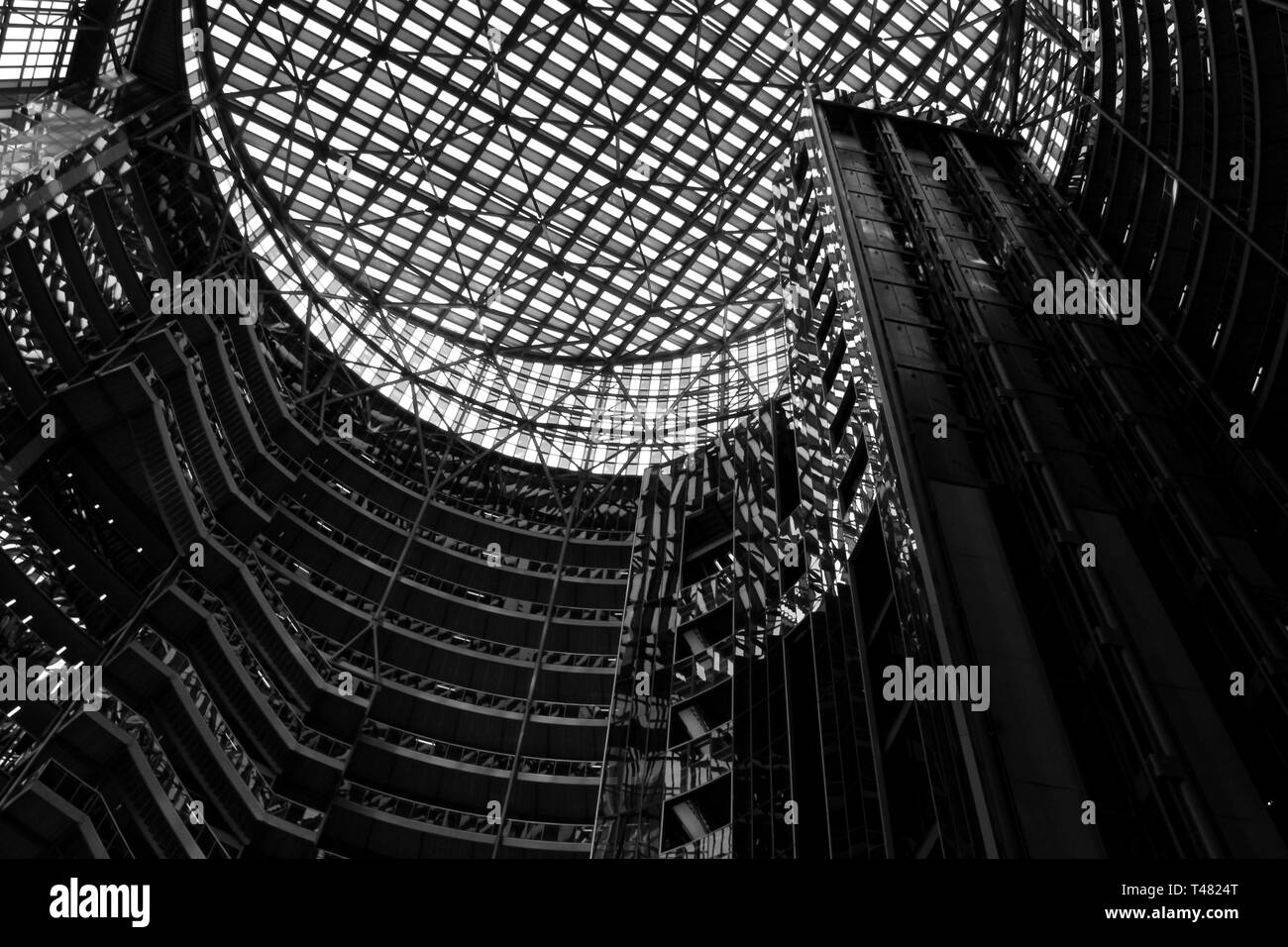 L'atrium au centre de Thompson, anciennement connu sous le nom de l'état de l'Illinois, à Chicago, IL, USA Banque D'Images