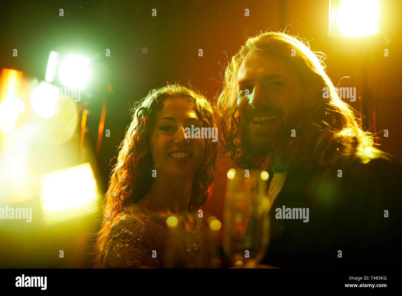Jolly couple at party Banque D'Images