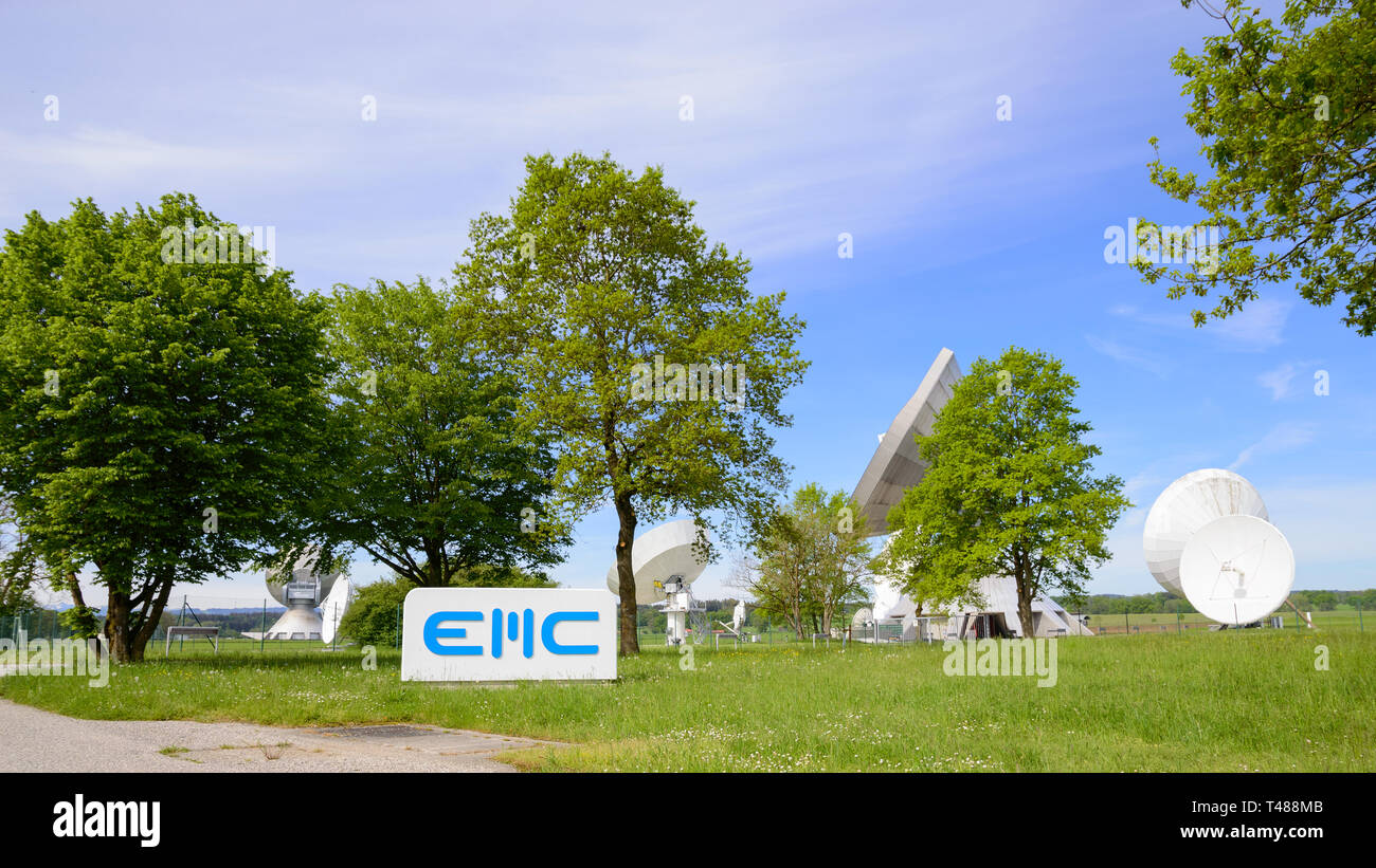 Raisting, Allemagne - le 21 mai 2016 : EMC GmbH Société de télécommunications de Raisting station terrestre - la plus grande masse des communications de l'espace te Banque D'Images