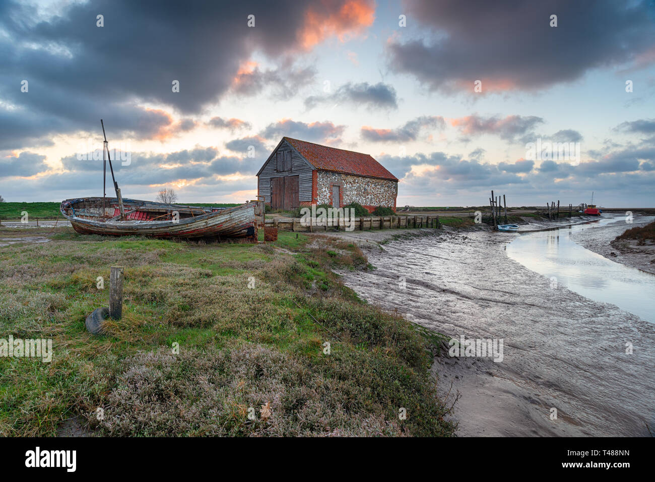 L'ancienne grange du charbon à Thornham sur la côte de Norfolk Banque D'Images L'ancienne grange du charbon à Thornham sur la côte de Norfolk Banque D'Images