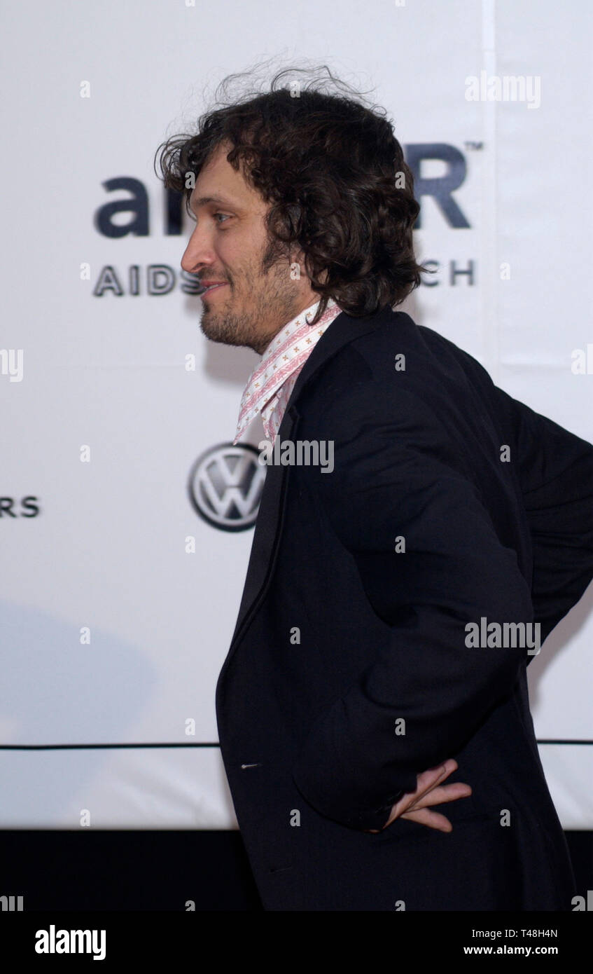 CANNES, FRANCE. 22 mai 2003 : l'acteur/réalisateur Vincent Gallo au Moulin de Mougins Restaurant pour l'amfAR's Cinema Against AIDS 2003 Gala. Banque D'Images