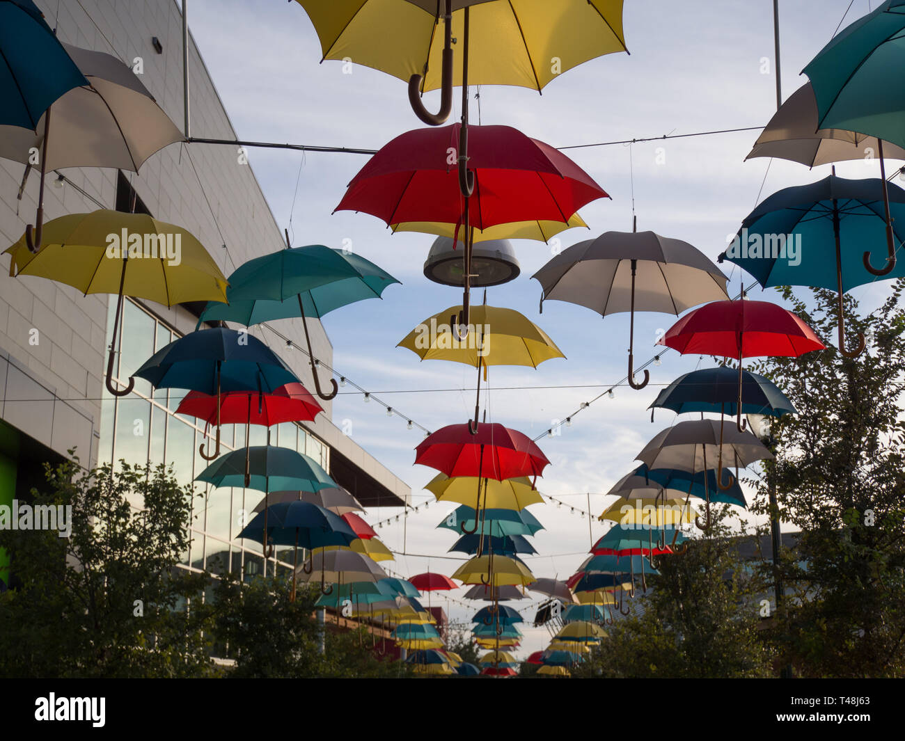 Installation d'art public parapluie sur Aldrich Street à Austin, Texas Banque D'Images