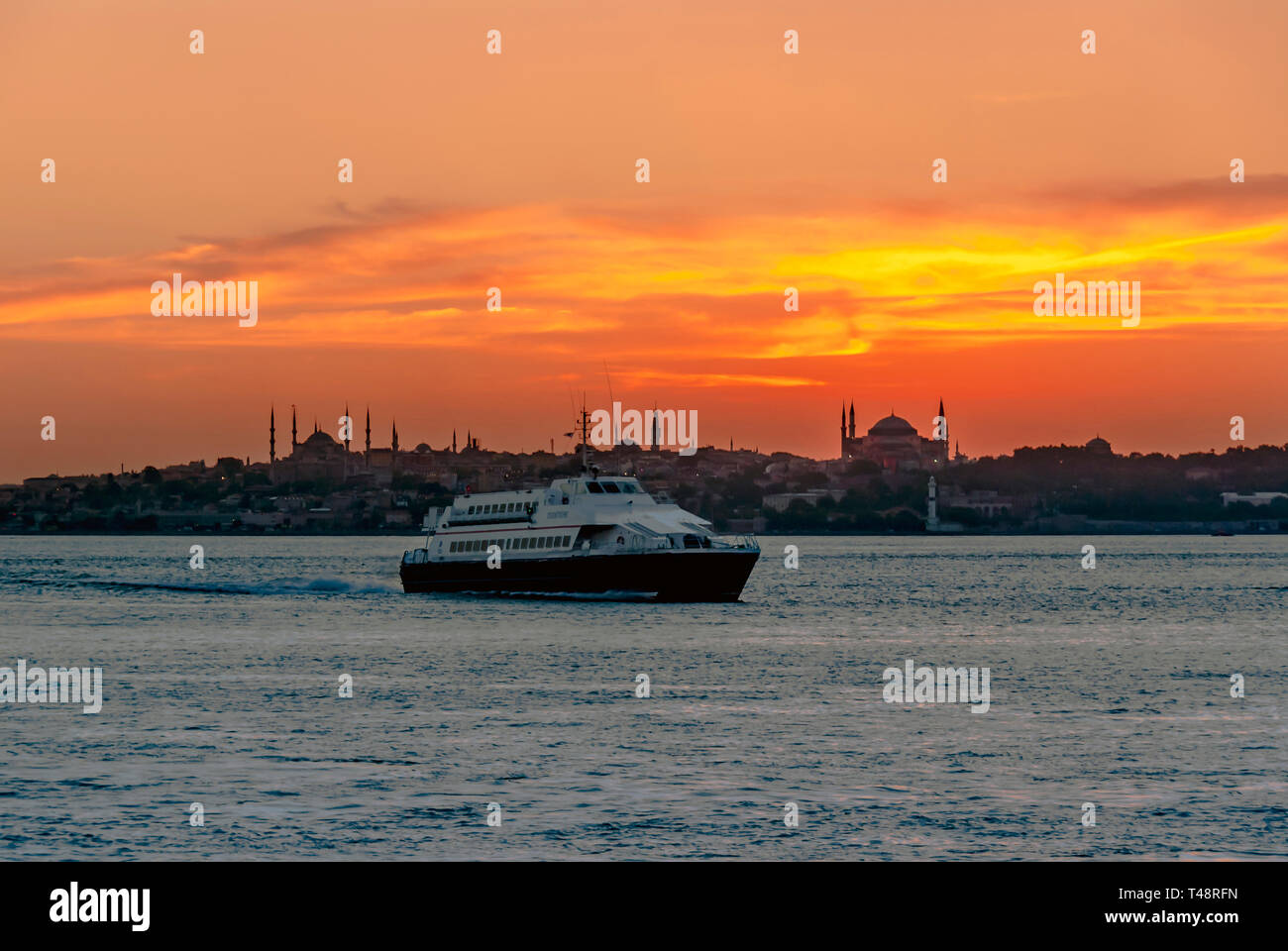 Istanbul, Turquie, 06 juillet 2006 : les lignes de ferry, Kadikoy Ville Banque D'Images