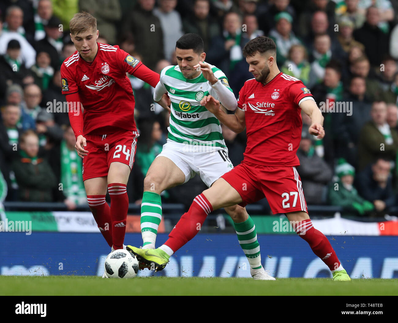 Tomas Celtic les Rogic (centre) et Aberdeen's Connor McLennan durant la Coupe écossais William Hill, demi-finale match à Hampden Park, Glasgow. Banque D'Images