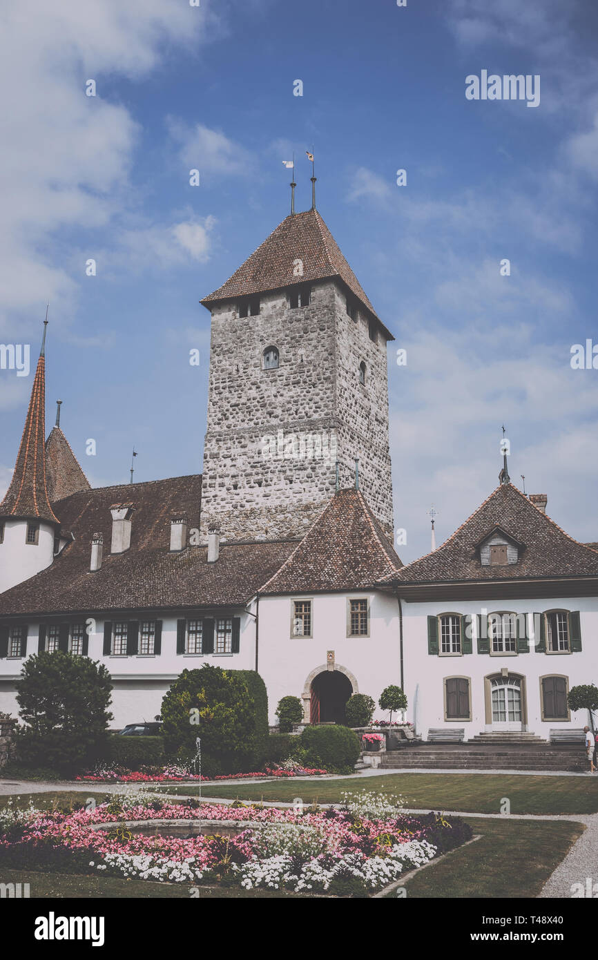 Spiez, Suisse - 22 juin 2017 : vue sur le château de Spiez - living museum et parc, la Suisse, l'Europe. C'est un site du patrimoine suisse de la signif Banque D'Images