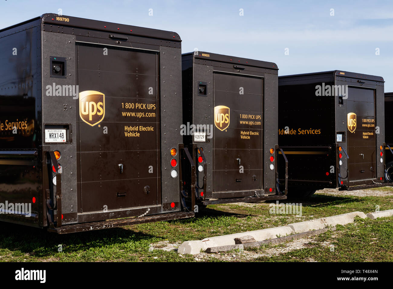 Celina - Circa Avril 2019 : United Parcel Service des véhicules électriques hybrides. UPS est la plus importante entreprise de livraison de colis II Banque D'Images