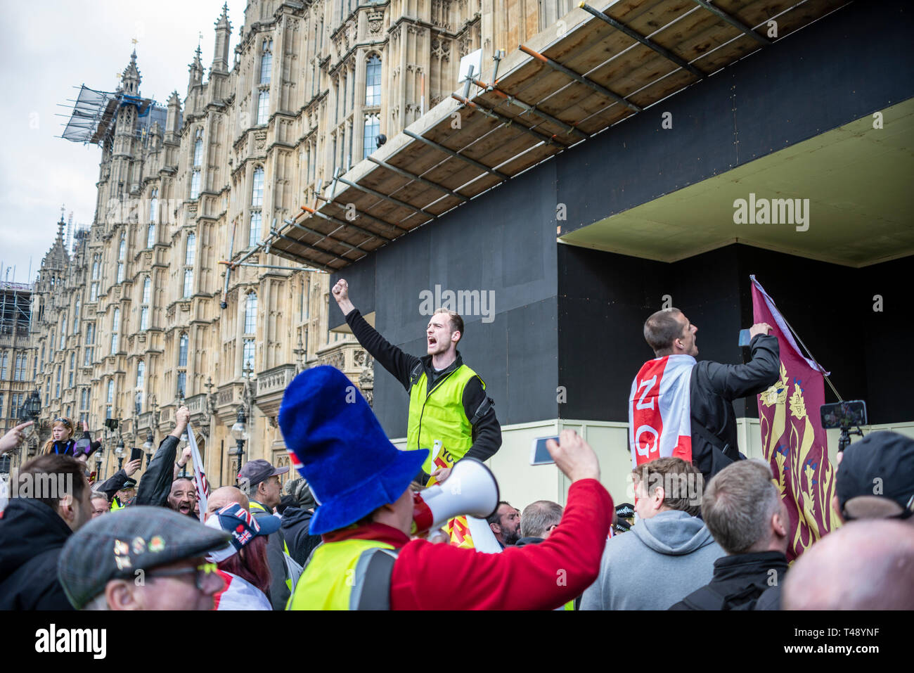 "Nous voulons que notre pays", les manifestants se sont réunis au Parlement place devant les Chambres du Parlement à Westminster en colère contre l'UE de ne pas quitter la France Banque D'Images