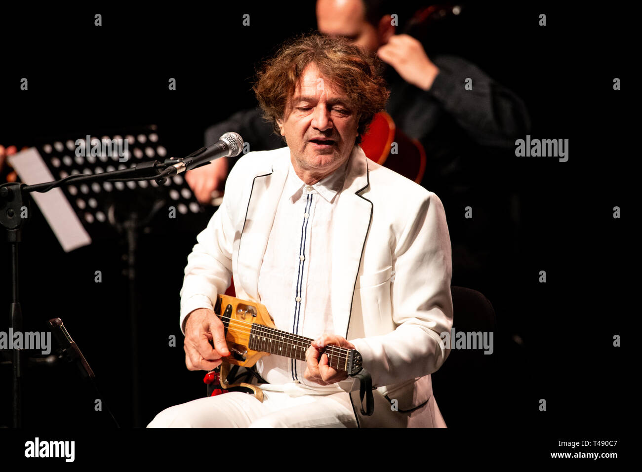 Milan Italie 13 avril 2019 Goran Bregovic live au Teatro degli Arcimboldi © Roberto Finizio / Alamy Banque D'Images