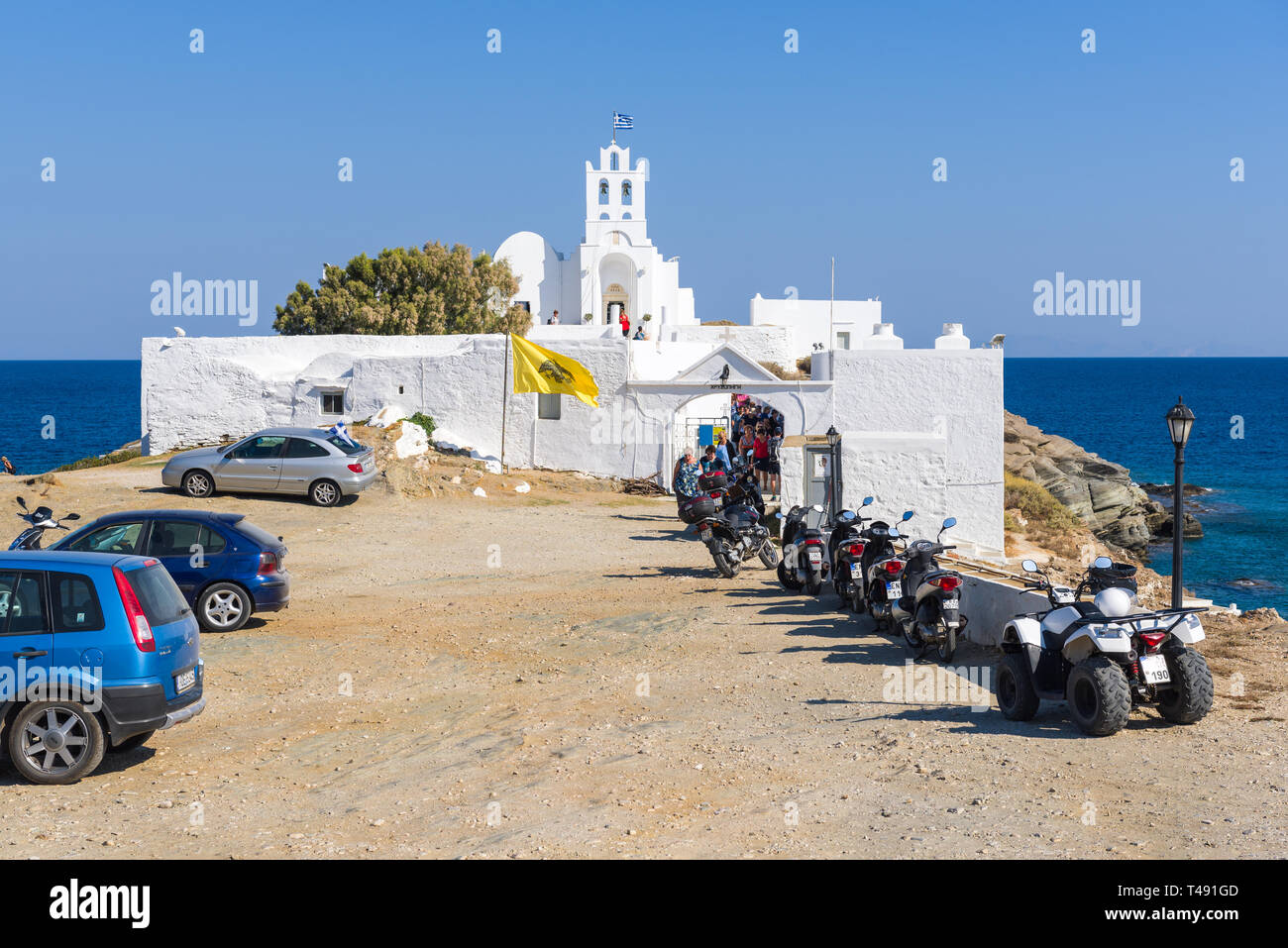 SIFNOS, GRÈCE - 11 septembre 2018 : Chrisopigi monastère situé à l'extrémité sud-est de l'île de Sifnos. Cyclades, Grèce Banque D'Images