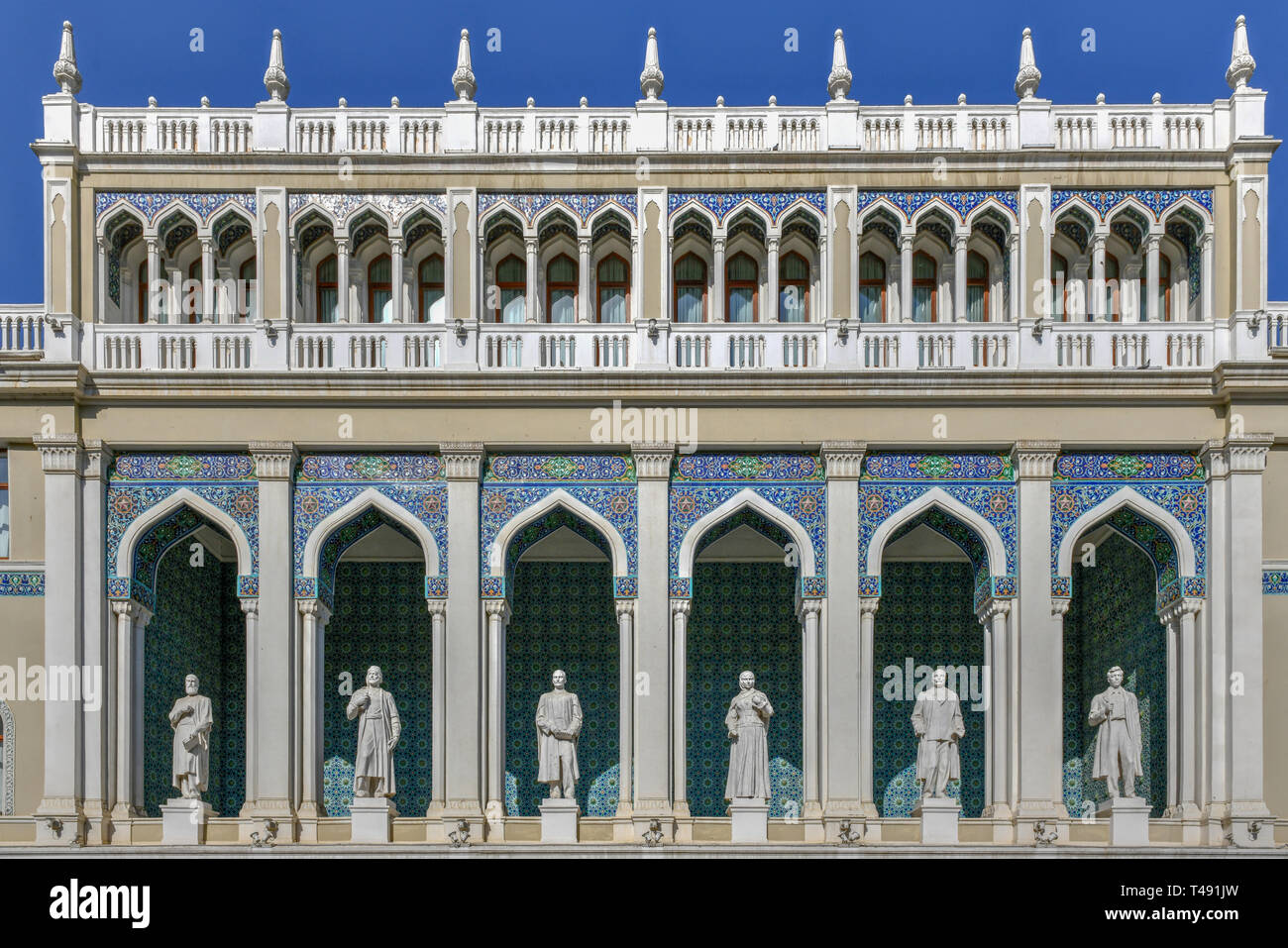 Baku, Azerbaïdjan - Juillet 14, 2018 : Vue de face du musée de la littérature azerbaïdjanaise Nizami à Baku, Azerbaïdjan. Il contient de la recherche scientifique, publ Banque D'Images
