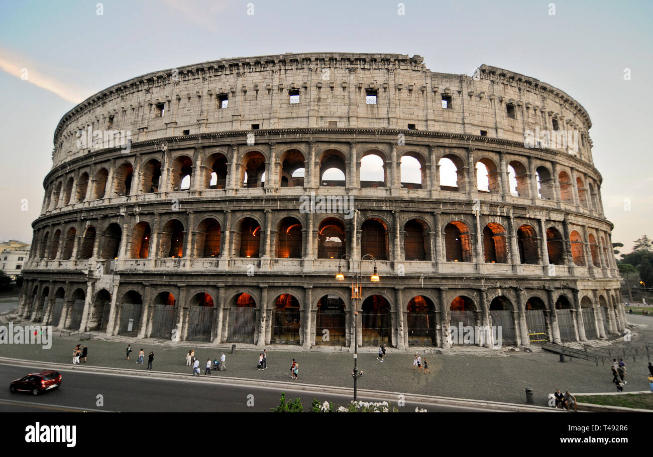 Le Colisée (ou Coliseum). grand angle extérieur vue panoramique, Rome, Italie Banque D'Images