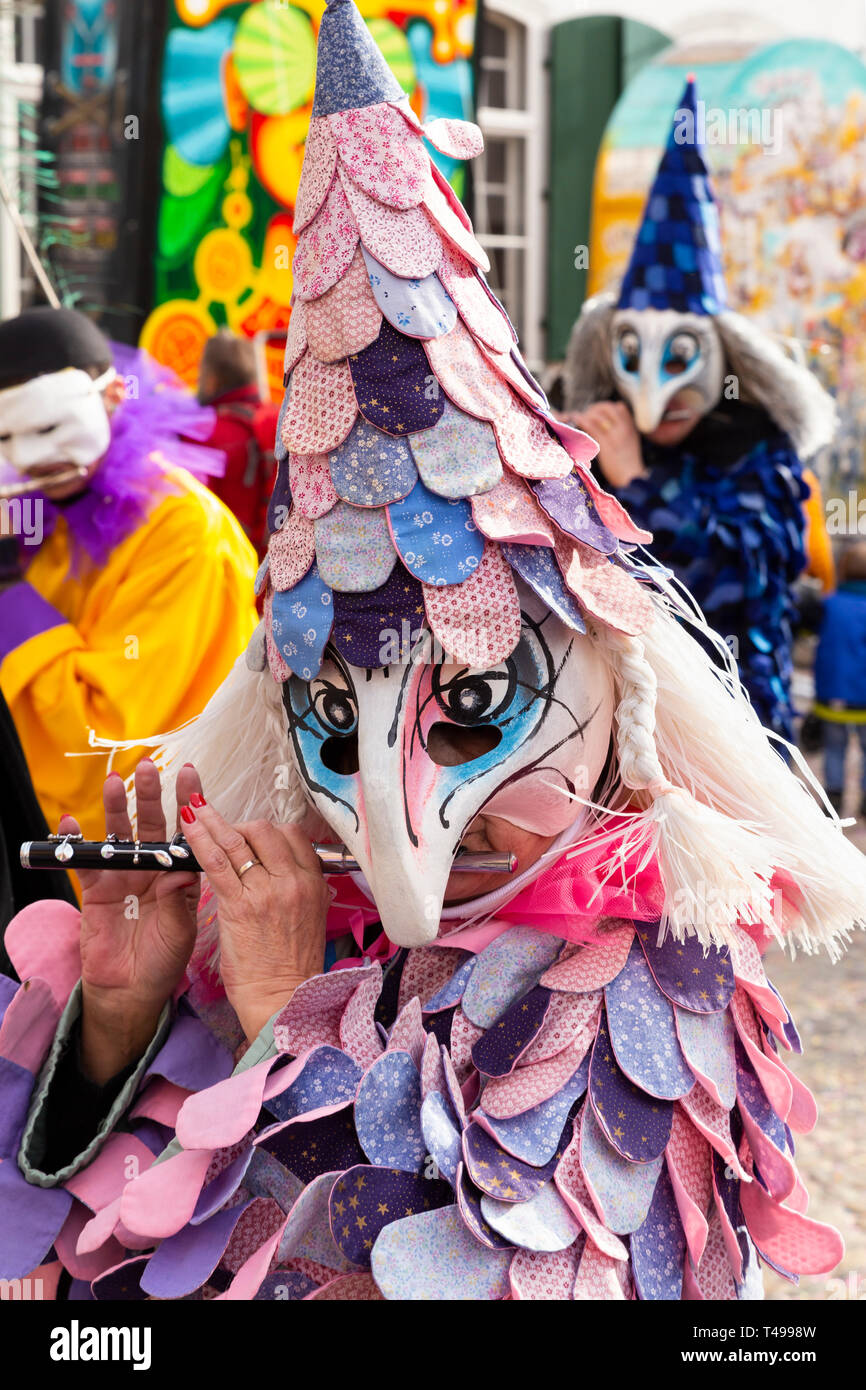 Muensterberg, Bâle, Suisse - Mars 12th, 2019. Close-up of a player piccolo carnaval déguisé Banque D'Images